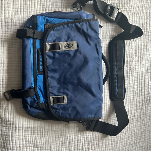 Timbuk2 Other - Timbuk2 Navy and Sky Blue Messenger Bag